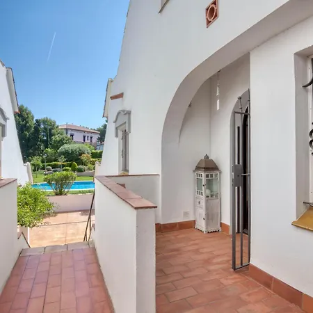 Ava Senia 3a Apartment